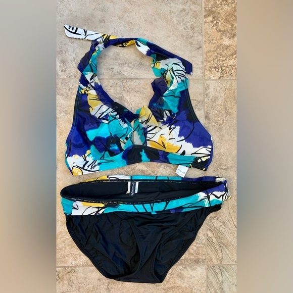 Selling as a pair! Tankini and bikini 🕶☀️ - Picture 3 of 6